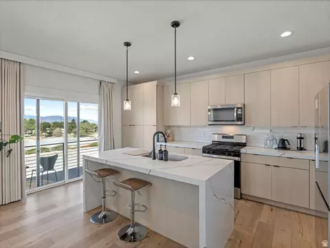 Kitchen - 10554 S Bay Meadow Dr E #2, Sandy, UT 84092 photo 1 of 5