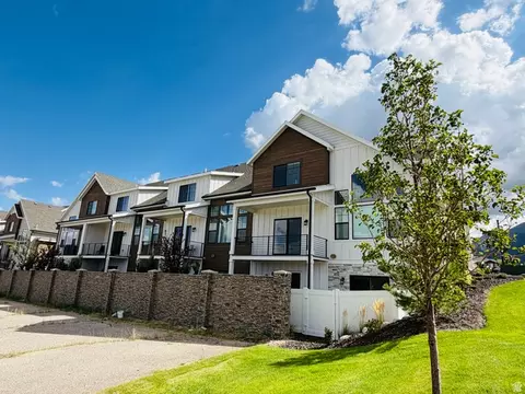 Exterior - 10554 S Bay Meadow Dr E #2, Sandy, UT 84092 photo 5 of 15