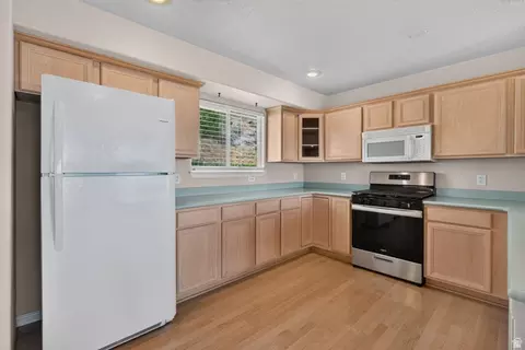 Kitchen - 1305 S Alpine Way E, Provo, UT 84606 photo 2 of 4