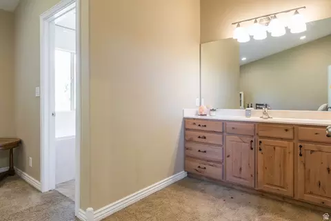 Bath - 1136 N 700 W #195, Centerville, UT 84014 photo 2 of 3
