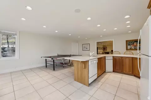 Kitchen - 1714 Ridge Point Dr E, Bountiful, UT 84010 photo 12 of 13