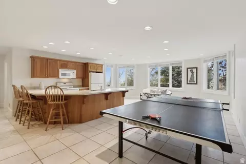 Kitchen - 1714 Ridge Point Dr E, Bountiful, UT 84010 photo 8 of 13