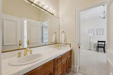Bath - 1714 Ridge Point Dr E, Bountiful, UT 84010 photo 2 of 10