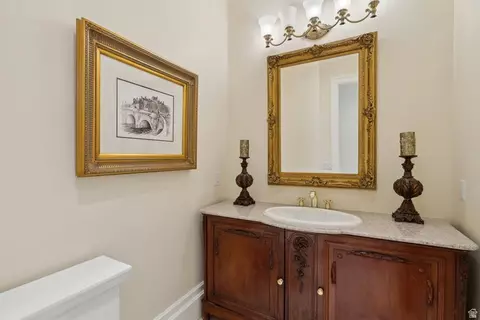 Bath - 1714 Ridge Point Dr E, Bountiful, UT 84010 photo 1 of 10
