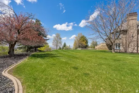 Exterior - 1714 Ridge Point Dr E, Bountiful, UT 84010 photo 12 of 33