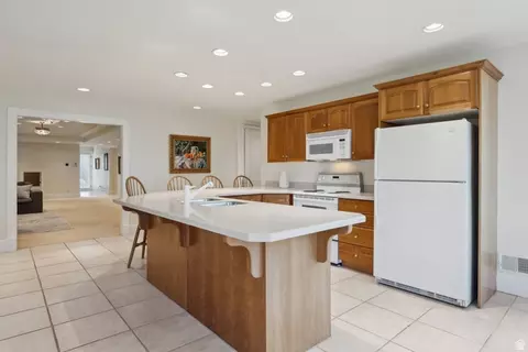 Kitchen - 1714 Ridge Point Dr E, Bountiful, UT 84010 photo 11 of 13