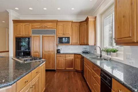 Kitchen - 1714 Ridge Point Dr E, Bountiful, UT 84010 photo 5 of 13