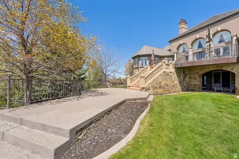 Exterior - 1714 Ridge Point Dr E, Bountiful, UT 84010 photo 7 of 33