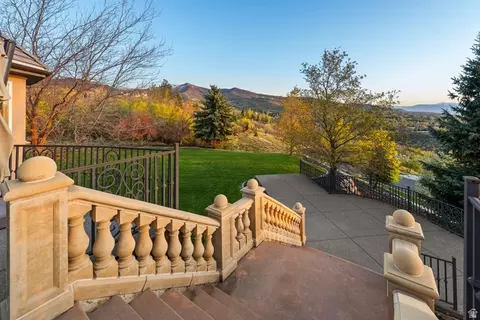 Exterior - 1714 Ridge Point Dr E, Bountiful, UT 84010 photo 8 of 33