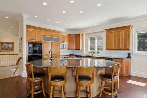 Kitchen - 1714 Ridge Point Dr E, Bountiful, UT 84010 photo 3 of 13