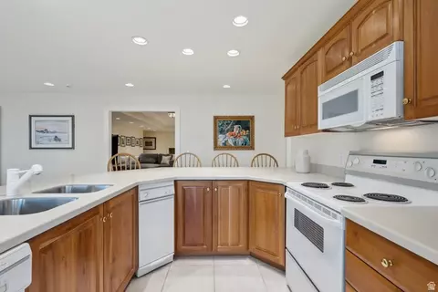 Kitchen - 1714 Ridge Point Dr E, Bountiful, UT 84010 photo 13 of 13