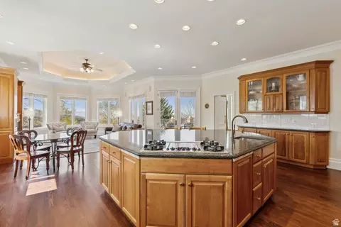 Kitchen - 1714 Ridge Point Dr E, Bountiful, UT 84010 photo 6 of 13