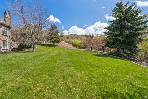 Exterior - 1714 Ridge Point Dr E, Bountiful, UT 84010 photo 10 of 33
