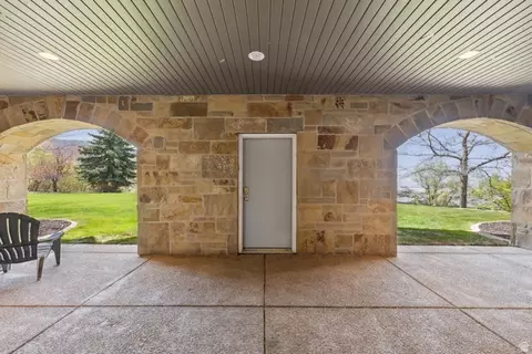 Exterior - 1714 Ridge Point Dr E, Bountiful, UT 84010 photo 4 of 33