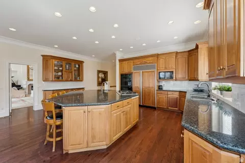 Kitchen - 1714 Ridge Point Dr E, Bountiful, UT 84010 photo 4 of 13