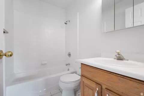 Bath - 380 S 100 E, Mount Pleasant, UT 84647 photo 2 of 3