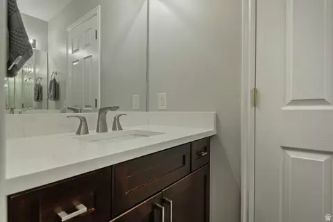Bath - 236 E Ashbrook Cir, Midvale, UT 84047 photo 4 of 6