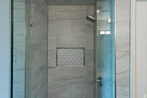 Bath - 236 E Ashbrook Cir, Midvale, UT 84047 photo 2 of 6