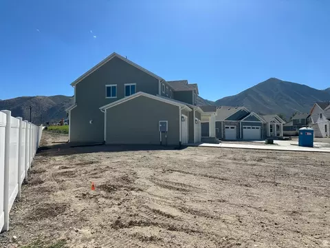Exterior - 811 E 350 N #2, Salem, UT 84653 photo 4 of 6