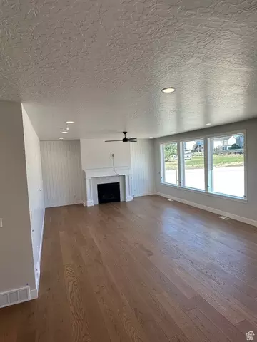 Living - 811 E 350 N #2, Salem, UT 84653 photo 2 of 2