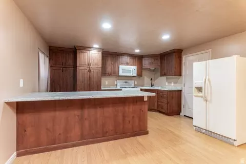 Kitchen - 10162 S Solstice View Dr W, Copperton, UT 84006 photo 4 of 4