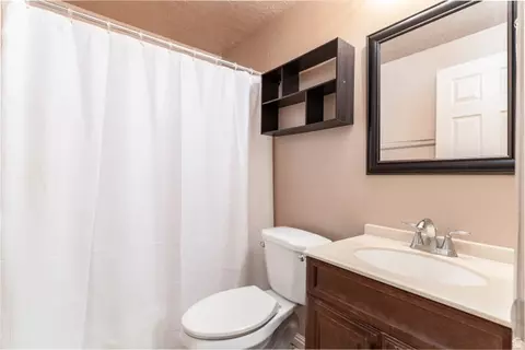 Bath - 10162 S Solstice View Dr W, Copperton, UT 84006 photo 4 of 4