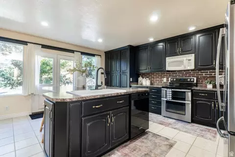 Kitchen - 10162 S Solstice View Dr W, Copperton, UT 84006 photo 1 of 4
