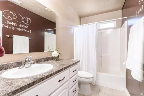 Bath - 10162 S Solstice View Dr W, Copperton, UT 84006 photo 3 of 4