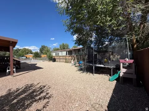 Exterior - 300 E 600 S, Roosevelt, UT 84066 photo 5 of 8
