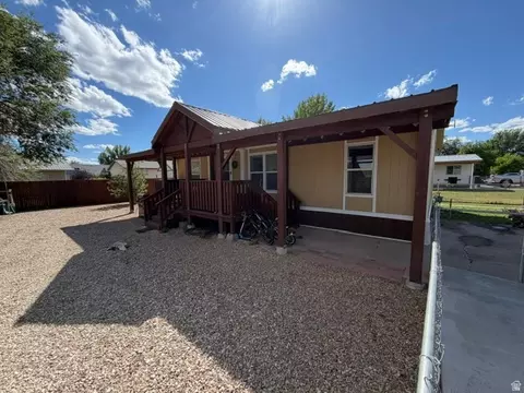 Exterior - 300 E 600 S, Roosevelt, UT 84066 photo 2 of 8
