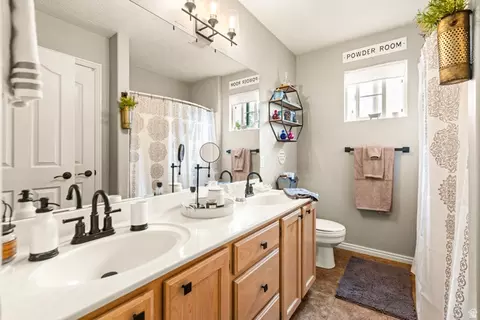 Bath - 886 E Hamlet Cir N, Midway, UT 84049 photo 3 of 3