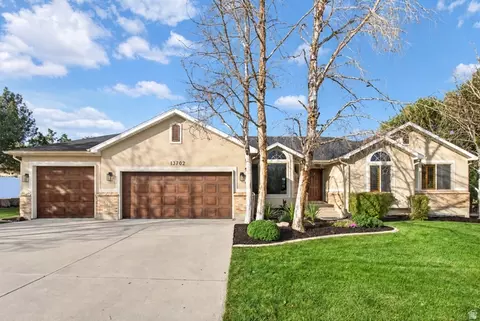 Exterior - 13702 S Hackamore Dr E, Draper, UT 84020 photo 2 of 11