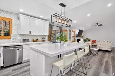 Kitchen - 13702 S Hackamore Dr E, Draper, UT 84020 photo 3 of 4