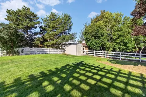 Exterior - 13702 S Hackamore Dr E, Draper, UT 84020 photo 9 of 11