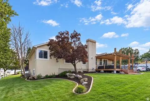 Exterior - 13702 S Hackamore Dr E, Draper, UT 84020 photo 5 of 11