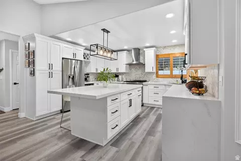 Kitchen - 13702 S Hackamore Dr E, Draper, UT 84020 photo 1 of 4