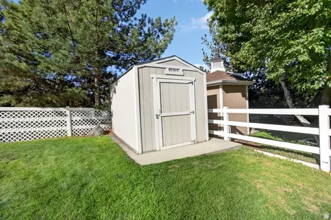 Exterior - 13702 S Hackamore Dr E, Draper, UT 84020 photo 10 of 11