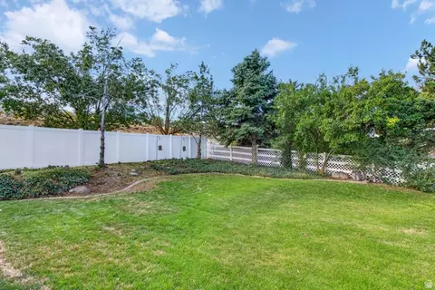 Exterior - 13702 S Hackamore Dr E, Draper, UT 84020 photo 8 of 11