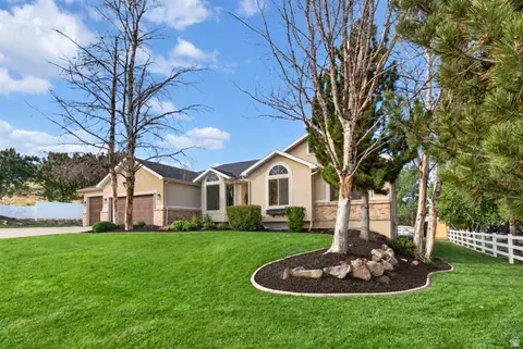 Exterior - 13702 S Hackamore Dr E, Draper, UT 84020 photo 4 of 11