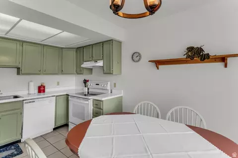 Dining - 1146 N Regent Ct W #14, Orem, UT 84057 photo 2 of 2