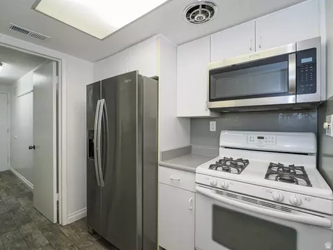 Kitchen - 5477 S Willow Ln, Murray, UT 84107 photo 1 of 3