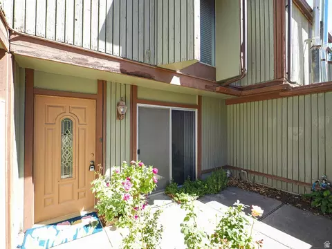 Exterior - 5477 S Willow Ln, Murray, UT 84107 photo 4 of 10