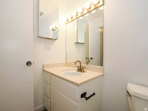 Bath - 5477 S Willow Ln, Murray, UT 84107 photo 2 of 5