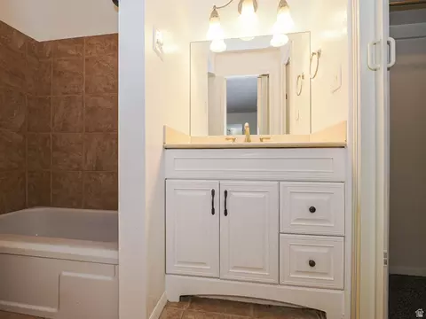 Bath - 5477 S Willow Ln, Murray, UT 84107 photo 4 of 5