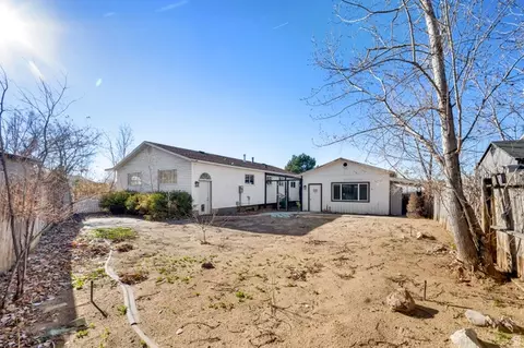 Exterior - 951 E South Fork Cir, Sandy, UT 84094 photo 3 of 4