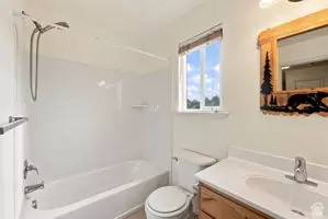 Bath - 803 W Brookside Ct, Payson, UT 84651 photo 2 of 3