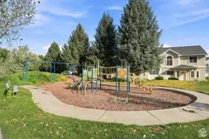 Exterior - 803 W Brookside Ct, Payson, UT 84651 photo 2 of 2