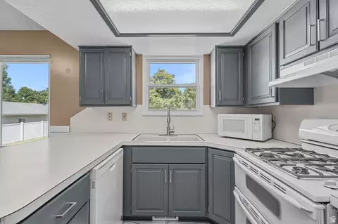 Kitchen - 160 W 200 S, Willard, UT 84340 photo 4 of 4
