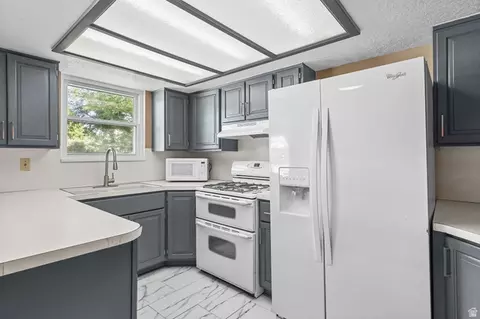 Kitchen - 160 W 200 S, Willard, UT 84340 photo 3 of 4