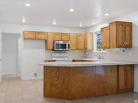 Kitchen - 166 Harper Way, South Weber, UT 84405 photo 1 of 2